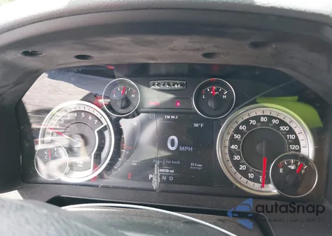 2017 Ram 1500 Big Horn 4X4 5'7 Box/Lone Star 4X4 5'7 Box/Lone Star Silver 4X4 5'7 Box/Slt 4X4 5'7 Box z USA, uszkodzony, nr VIN 1C6RR7LG6H7933880